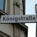 Das heutige Straßenschild der Königstraße